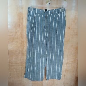 Universal Thread Blue and White Striped Capris